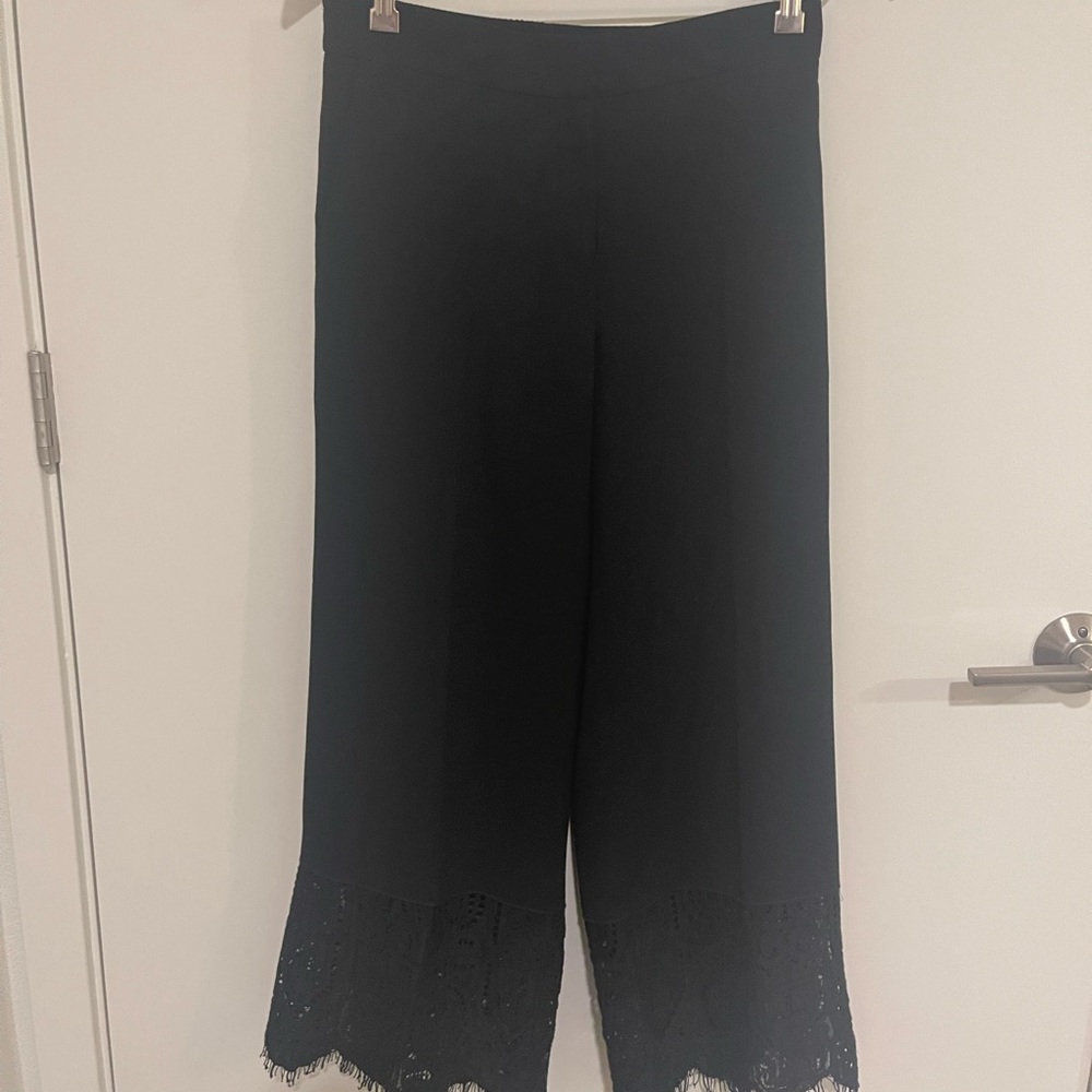 Size XS Ann Taylor Black Cropper Pants With Lace Detail on Bottom